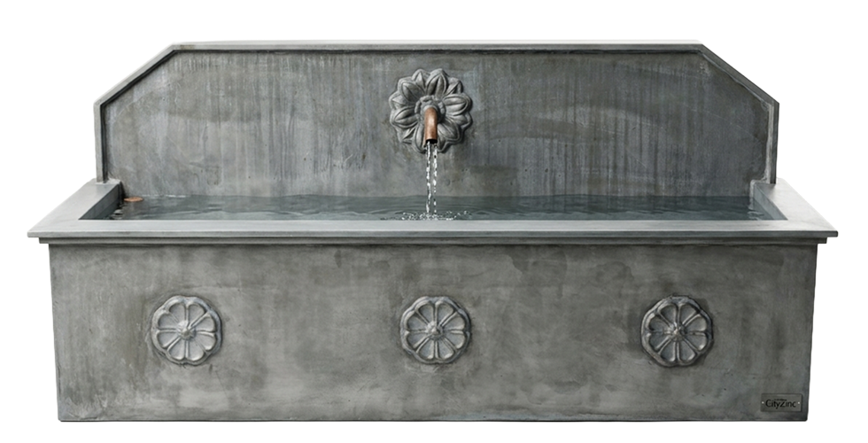 Fontaine et habillage en zinc