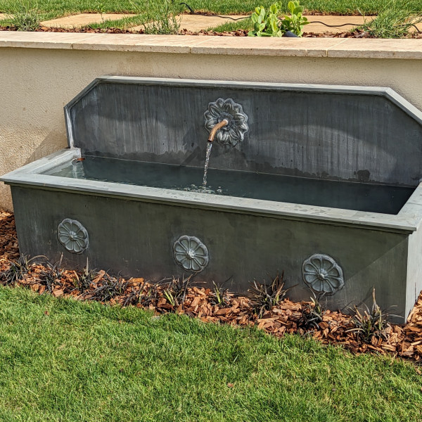 fabrication d'une fontaine zinc avec pompe exterieur