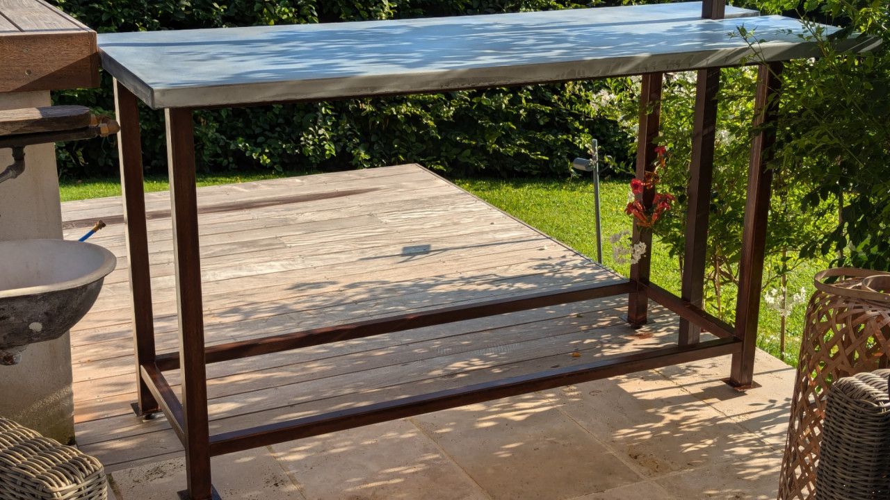 table bar avec plateau zinc et pied metal rouillé 69 ( rhone)