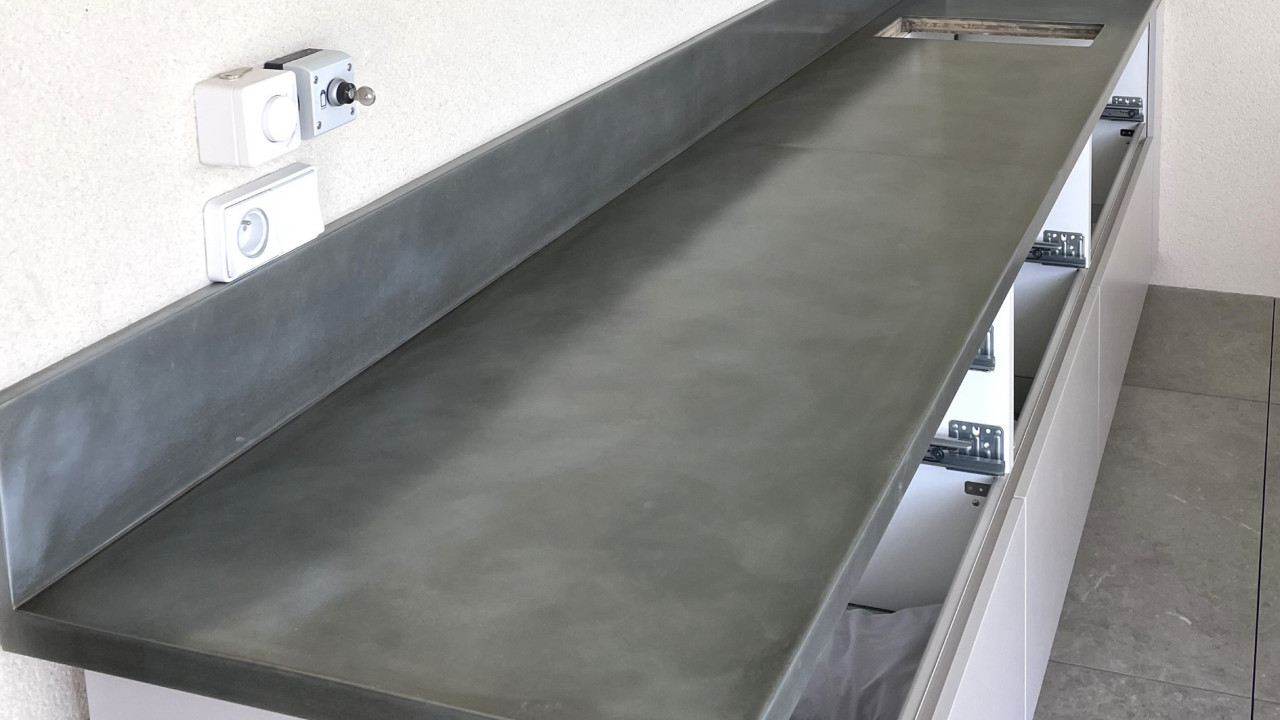 Fabrication d'un plan de travail avec crédence en zinc pour un particulier en Isère (38)