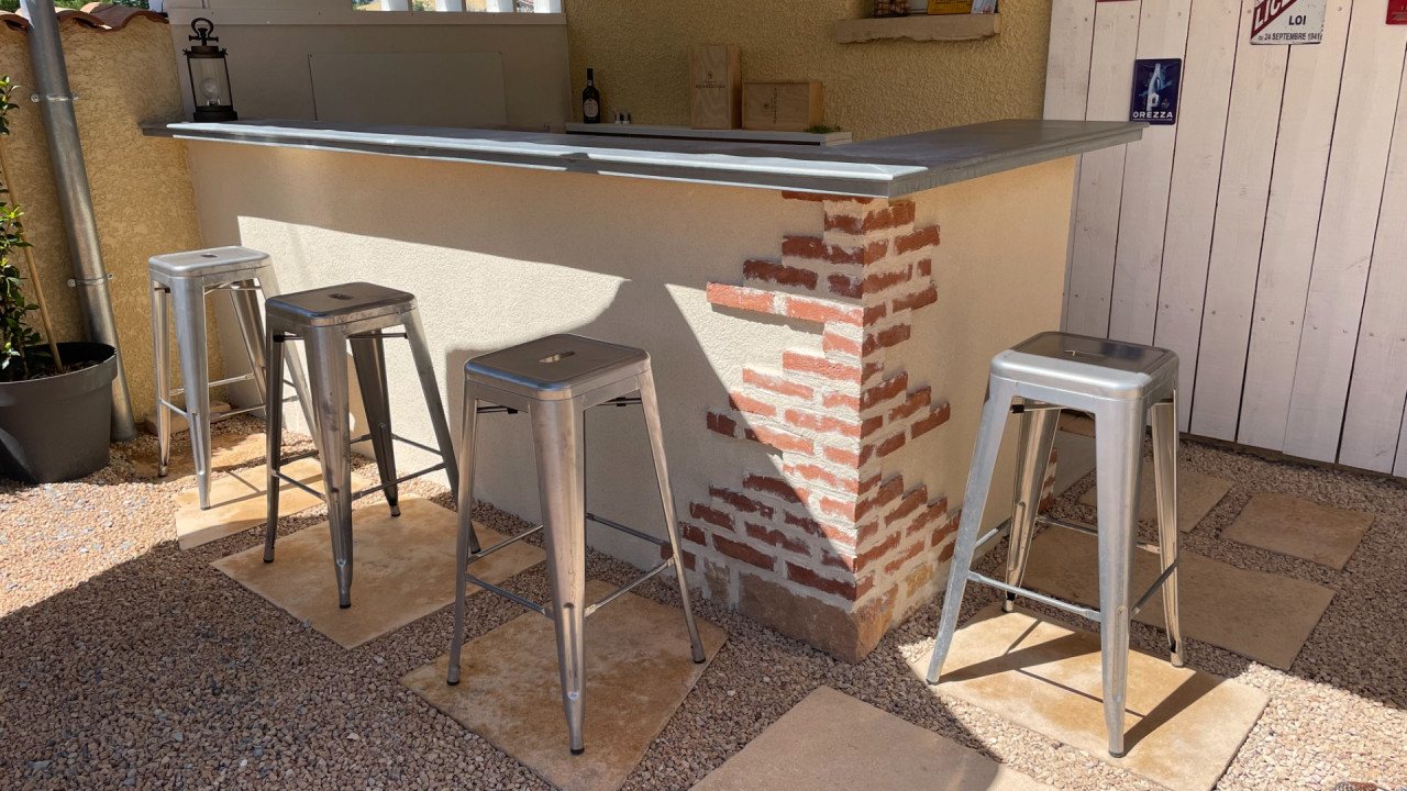 FABRICATION D'UN COMPTOIR ZINC POUR EXTERIEUR ( 01 AIN )