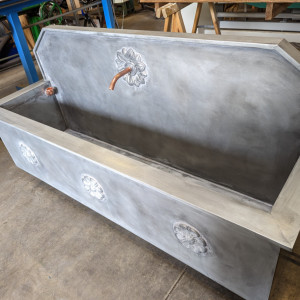 fabrication d'une fontaine zinc avec pompe exterieur