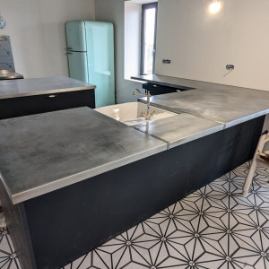 Fabrication d'un plan de travail avec ilot central en zinc pour un particulier en Isère (38)